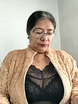   valentina18 online show from December 17, 2025, 1:17 pm