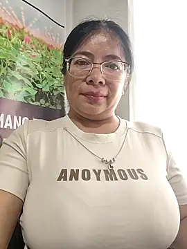   valentina18 online show from April 26, 2026, 1:09 pm