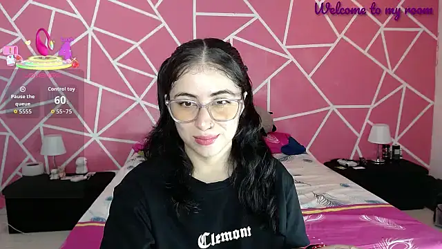 valentina angel online show from September 18, 2025, 8:33 pm