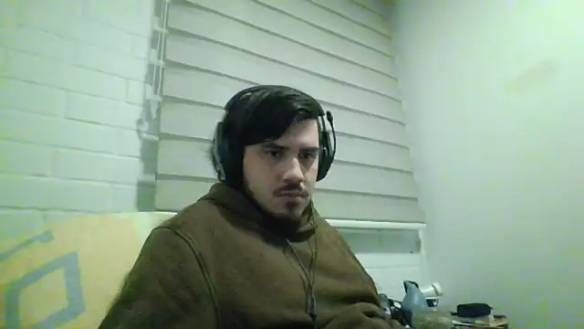 Snapshot of hung_weeb chatting on June 3, 2026, 1:52 am hung weeb online show from June 3, 2026, 1:52 am