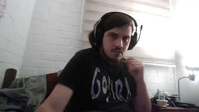 Snapshot of hung_weeb chatting on June 7, 2026, 10:24 pm hung weeb online show from June 7, 2026, 10:24 pm