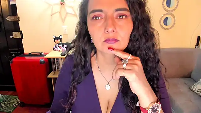 Snapshot of emma_luxy chatting on January 11, 2025, 5:10 am emma luxy online show from January 11, 2025, 5:10 am