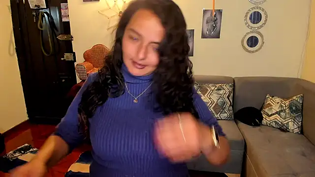 Snapshot of emma_luxy chatting on March 4, 2025, 1:12 am emma luxy online show from March 4, 2025, 1:12 am