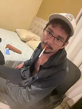 Snapshot of Tomthelong chatting on February 6, 2025, 11:43 am Tomthelong online show from February 6, 2025, 11:43 am