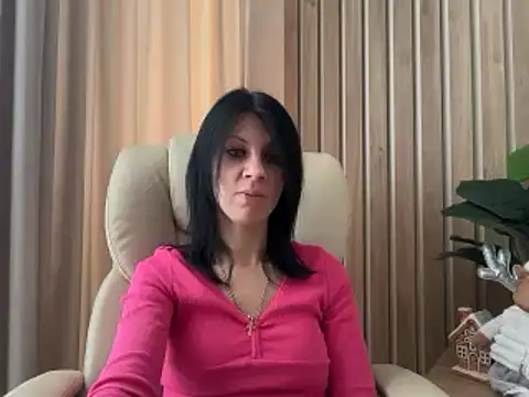 Snapshot of InjaAtHome chatting on December 22, 2025, 9:39 am InjaAtHome online show from December 22, 2025, 9:39 am
