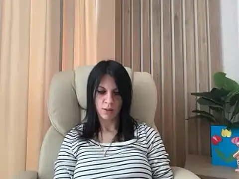 Snapshot of InjaAtHome chatting on April 17, 2026, 5:32 am InjaAtHome online show from April 17, 2026, 5:32 am
