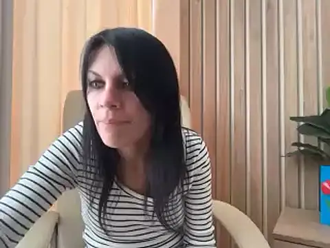 Snapshot of InjaAtHome chatting on April 21, 2026, 12:22 pm InjaAtHome online show from April 21, 2026, 12:22 pm