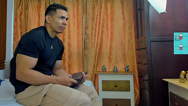 ChoreyTaiylor online show from December 4, 2025, 1:42 pm