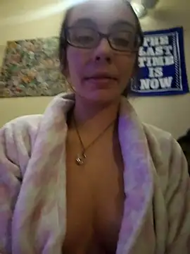 ashleybelle815 online show from November 12, 2025, 2:34 am