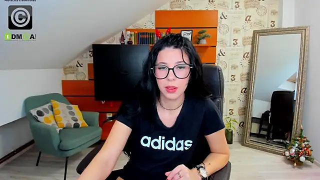 EmillyTaylor online show from December 30, 2024, 7:37 am