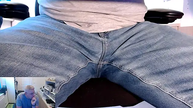 Snapshot of RicRockhard chatting on October 6, 2025, 7:28 am RicRockhard online show from October 6, 2025, 7:28 am