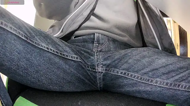 Snapshot of GuidedShipyard chatting on December 17, 2024, 3:06 pm GuidedShipyard online show from December 17, 2024, 3:06 pm