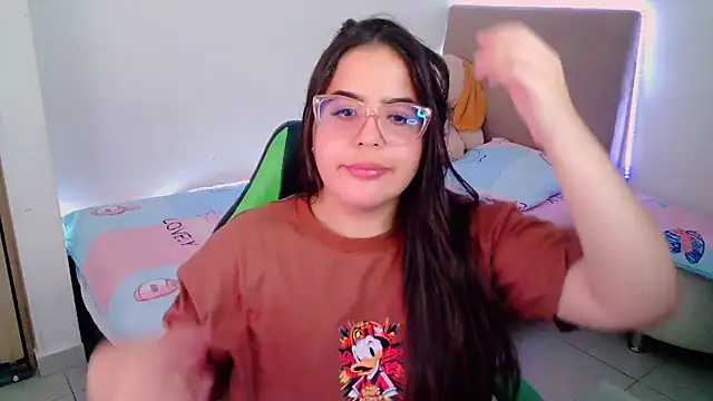 Snapshot of _alicia_z chatting on February 4, 2025, 9:10 pm alicia z online show from February 4, 2025, 9:10 pm