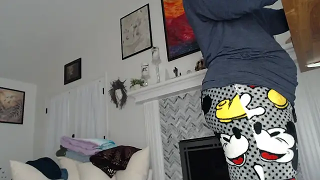 Snapshot of AuroraWillows chatting on November 11, 2025, 12:32 am AuroraWillows online show from November 11, 2025, 12:32 am