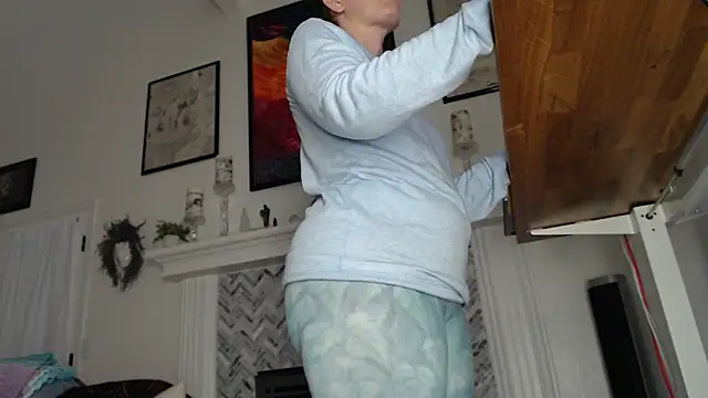 Snapshot of AuroraWillows chatting on December 15, 2025, 12:20 pm AuroraWillows online show from December 15, 2025, 12:20 pm