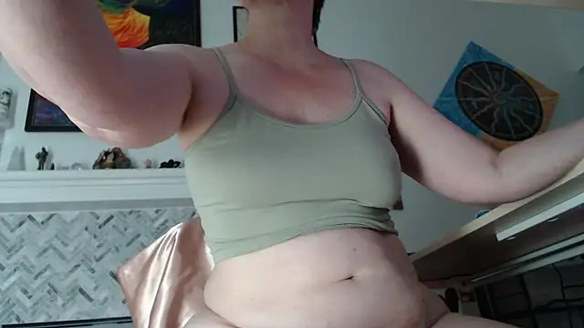 AuroraWillows online show from April 26, 2026, 10:57 am