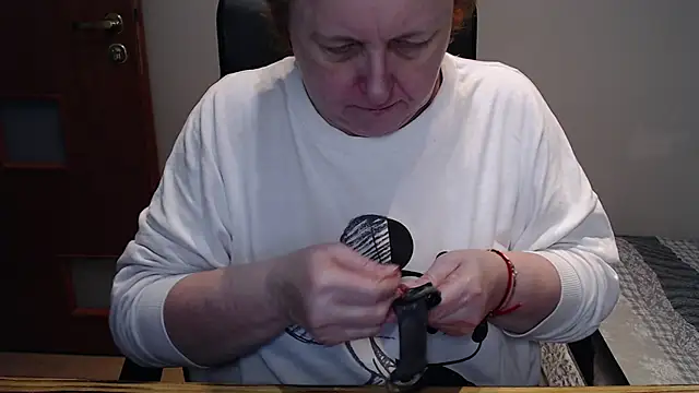 Snapshot of JoannaAndNeighbour chatting on February 15, 2025, 12:22 pm JoannaAndNeighbour online show from February 15, 2025, 12:22 pm