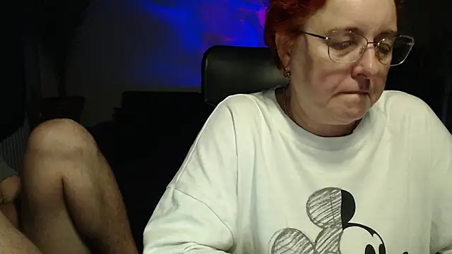 Snapshot of JoannaAndNeighbour chatting on October 22, 2025, 7:46 pm JoannaAndNeighbour online show from October 22, 2025, 7:46 pm