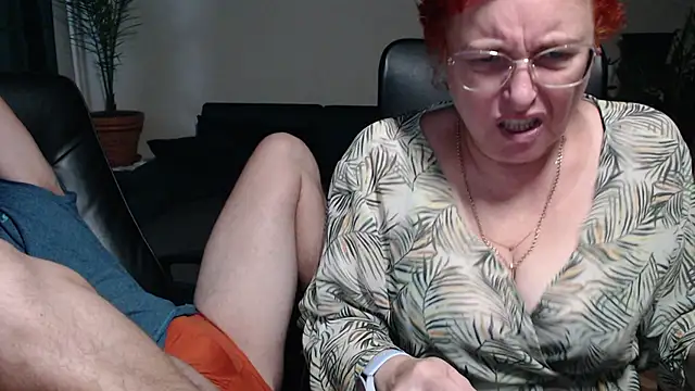 Snapshot of JoannaAndNeighbour chatting on October 26, 2025, 7:58 am JoannaAndNeighbour online show from October 26, 2025, 7:58 am