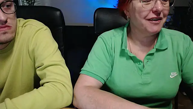 Snapshot of JoannaAndNeighbour chatting on November 6, 2025, 8:48 am JoannaAndNeighbour online show from November 6, 2025, 8:48 am