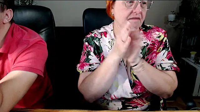 Snapshot of JoannaAndNeighbour chatting on November 28, 2025, 9:01 am JoannaAndNeighbour online show from November 28, 2025, 9:01 am