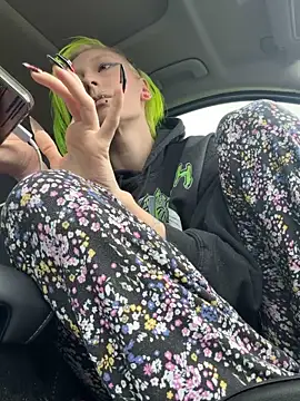 alicewonder09 online show from April 4, 2026, 7:11 pm