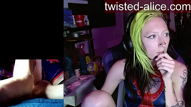alicewonder09 online show from June 3, 2026, 2:36 am