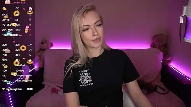 Snapshot of AmandaFiree chatting on January 18, 2025, 4:42 pm AmandaFiree online show from January 18, 2025, 4:42 pm