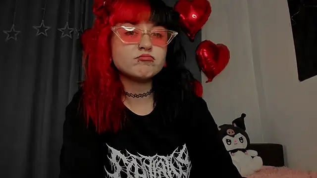 t0riayun0 online show from February 19, 2025, 7:05 pm