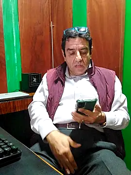 FernandoReuterG online show from December 4, 2025, 1:48 am