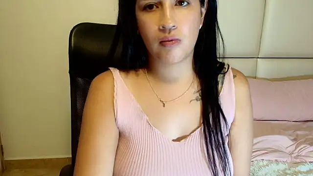 Snapshot of sara2520 chatting on May 6, 2026, 2:08 am sara2520 online show from May 6, 2026, 2:08 am