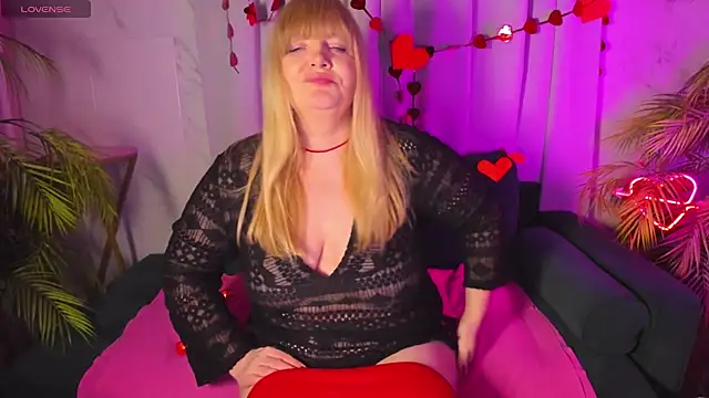 Snapshot of NicoleKind chatting on February 15, 2025, 11:28 am NicoleKind online show from February 15, 2025, 11:28 am