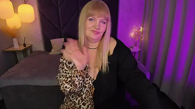 Snapshot of NicoleKind chatting on February 28, 2025, 11:25 am NicoleKind online show from February 28, 2025, 11:25 am