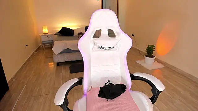 carleee winter online show from January 12, 2025, 4:31 am