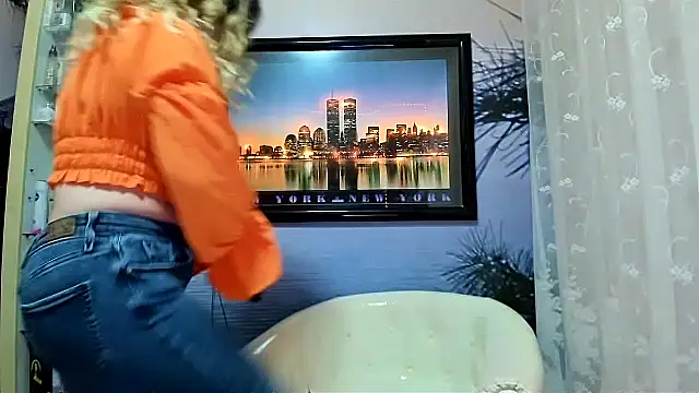 Snapshot of Mature4you44 chatting on February 6, 2025, 10:04 am Mature4you44 online show from February 6, 2025, 10:04 am