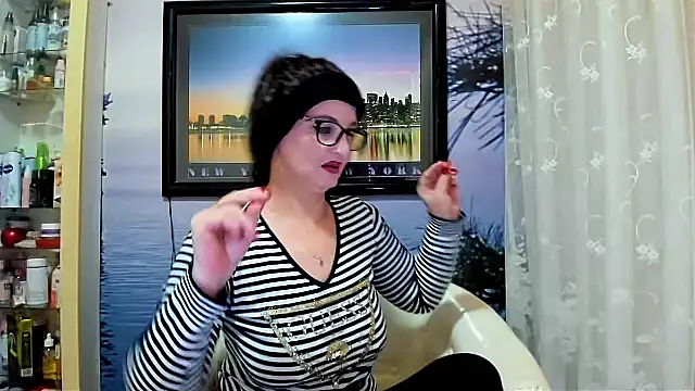 Snapshot of Mature4you44 chatting on February 15, 2025, 8:33 am Mature4you44 online show from February 15, 2025, 8:33 am