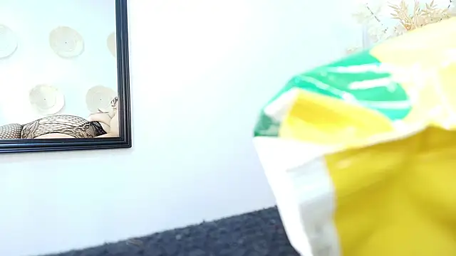 MIchelMomet online show from February 19, 2025, 3:16 pm