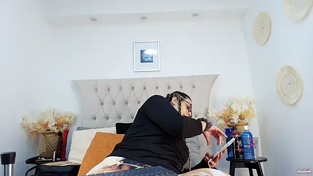 MIchelMomet online show from March 7, 2025, 1:07 pm