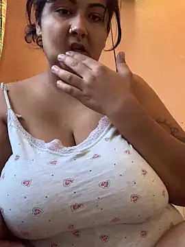 Snapshot of Madsion23 chatting on December 8, 2024, 2:52 pm Madsion23 online show from December 8, 2024, 2:52 pm