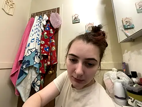 Snowbunnycake 131 online show from November 30, 2025, 3:05 pm