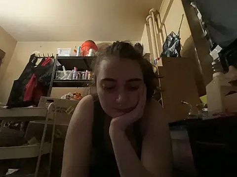 Snapshot of Snowbunnycake_131 chatting on June 23, 2026, 6:22 am Snowbunnycake 131 online show from June 23, 2026, 6:22 am