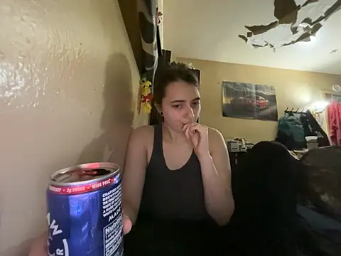 Snapshot of Snowbunnycake_131 chatting on July 7, 2026, 6:47 am Snowbunnycake 131 online show from July 7, 2026, 6:47 am