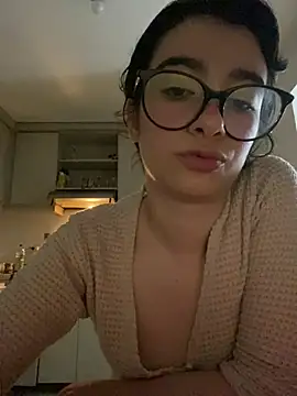  Lunnaa  online show from April 6, 2026, 2:42 am