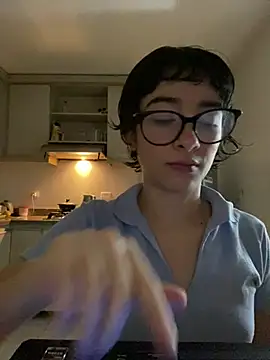  Lunnaa  online show from April 28, 2026, 1:59 am