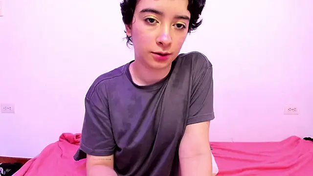 Snapshot of _Lunnaa_ chatting on July 5, 2026, 2:40 am Lunnaa online show from July 5, 2026, 2:40 am