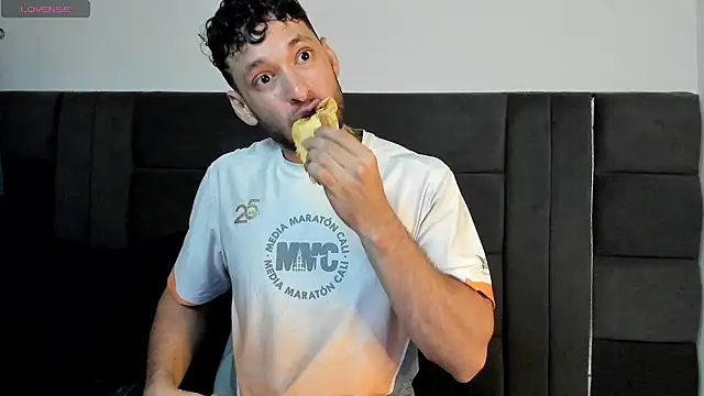 alejandro  2 online show from April 17, 2026, 1:41 am