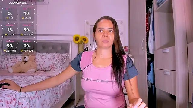 Snapshot of sharonDulce chatting on December 3, 2025, 12:18 am sharonDulce online show from December 3, 2025, 12:18 am