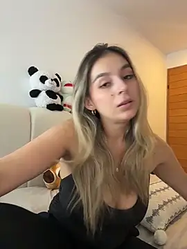 oriana zoeee online show from February 27, 2026, 8:42 pm