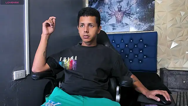 boy bigcock24cm online show from April 7, 2026, 11:21 am