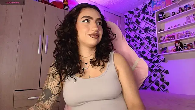 valenor  online show from June 3, 2026, 3:09 am